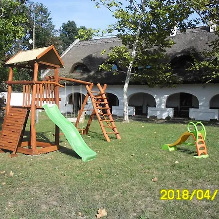 Arany Menes Panzio Es Elmenypark